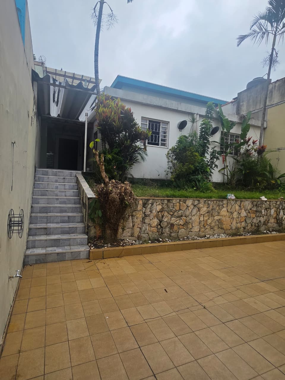 VENDE / ALUGA - CASA 300m² + CASA NOS FUNDOS | TERRENO 10x39 | ABC
